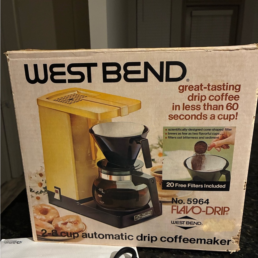 Vintage 1970s Automatic Drip Coffeemaker. West Bend Flavo-Drip 5964. Midcentury